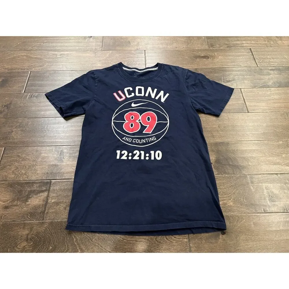 Nike Mens UConn Huskies 89 Wins And Counting Short Sleeve T-Shirt Size S Small